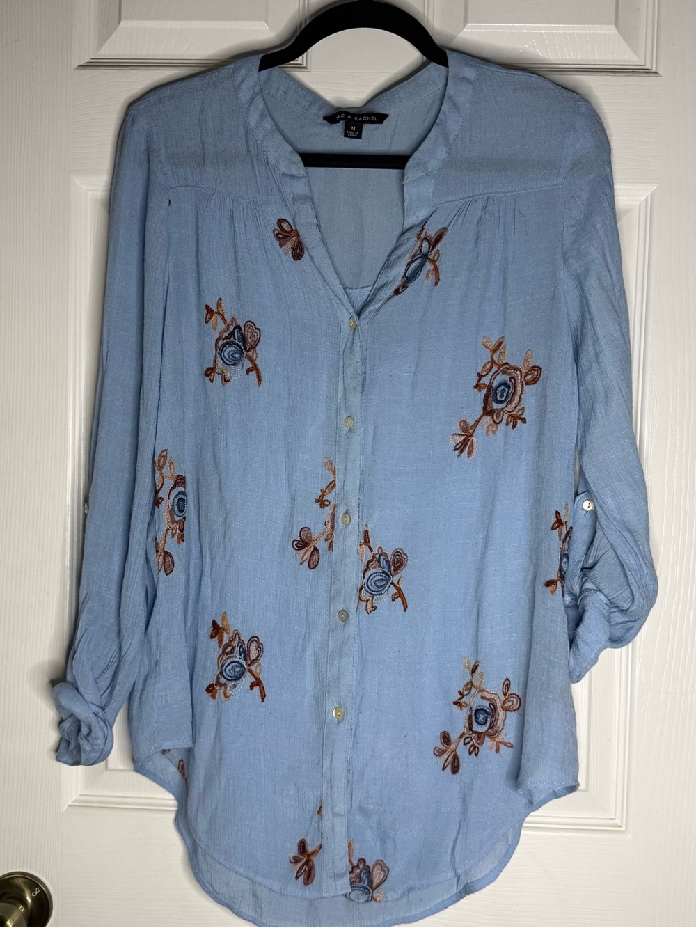 Embroidered Women's Medium Floral Blouse Button Up Roll Tab Sleeve Zac & Rachel